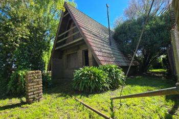 En venta. Alpino de tres ambientes + Lote. Santa Clara del Mar